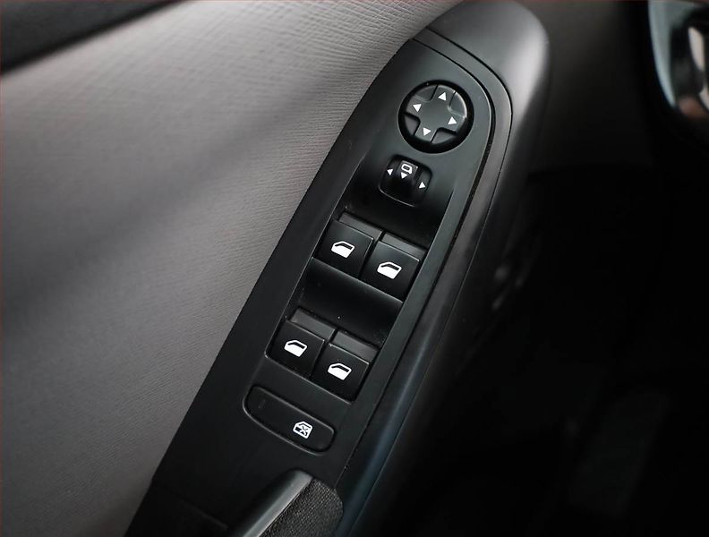 Citroën C4 Picasso (2013) 1.6 HDi, Navi, Tempomat - fotka 14 z 15