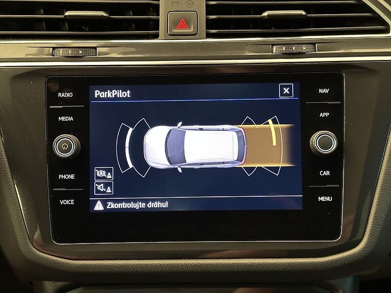Volkswagen Tiguan (2020) 2.0 TDI DSG keyless - fotka 18 z 25