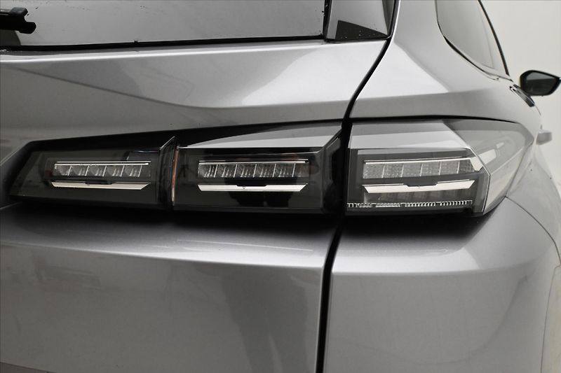 Peugeot 308 1,5 BlueHDI 96 kW ALLURE AT8 Z - fotka 30 z 31