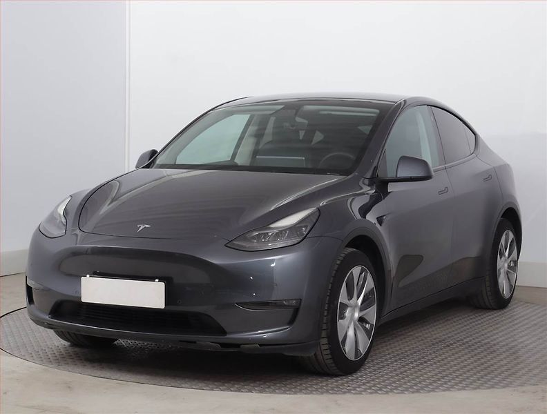 Tesla Model Y (2022) Long Range AWD 79kWh, SoH 89% - fotka 2 z 24