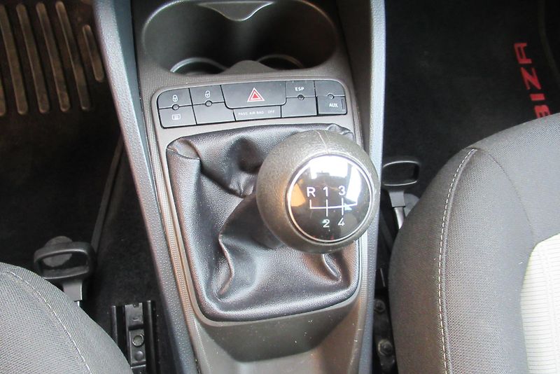 Seat Ibiza 1.2i  AUT. KLIMA TAŽNÉ - fotka 14 z 21