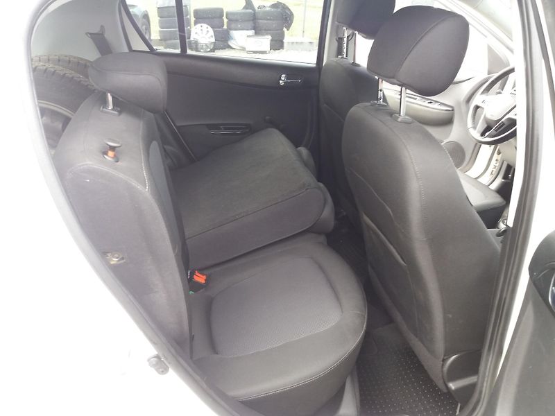 Hyundai i20 1.2i,62kW,KLIMA,SERV.KNÍŽKA - fotka 13 z 16