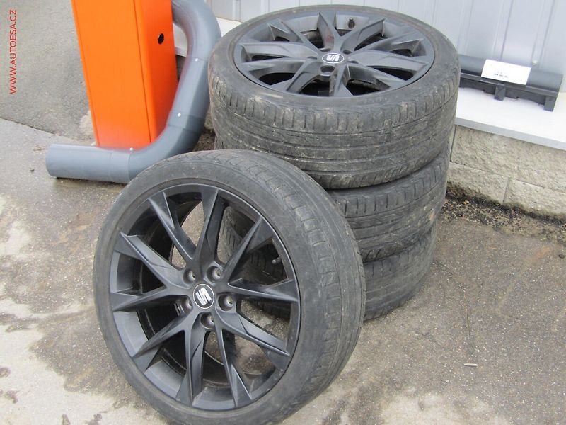 Seat Leon (2020) 1.5TSi, ČR, Bixenon, AC - fotka 17 z 17