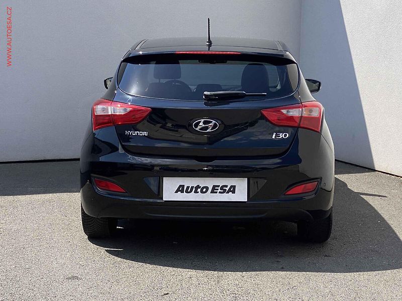 Hyundai i30 (2015) 1.6 GDi - fotka 5 z 16