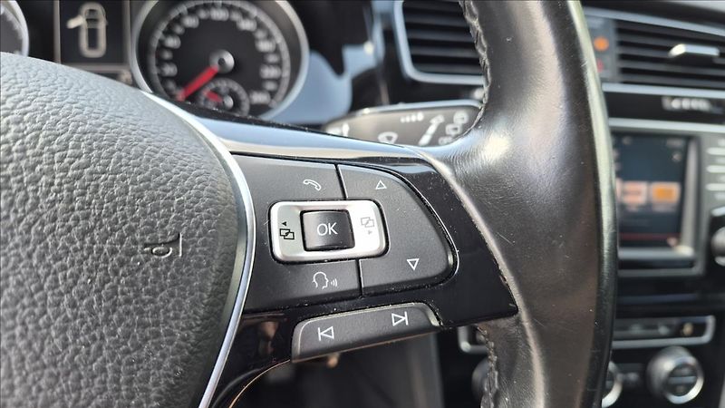 Volkswagen Golf 1,6 TDi 81 Kw Highline kůže - fotka 19 z 22