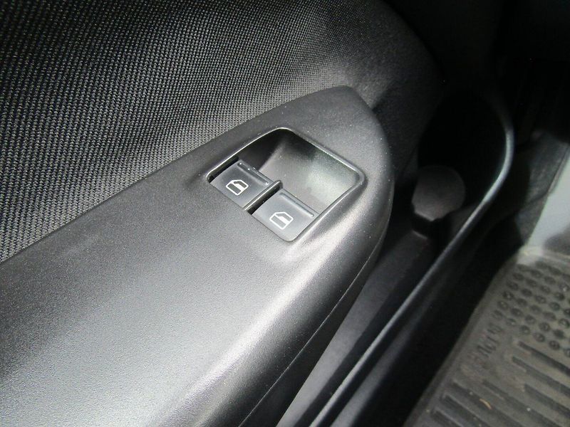 Škoda Octavia (2009) 1.6 MPI 75kW 1.MAJITEL - fotka 29 z 35