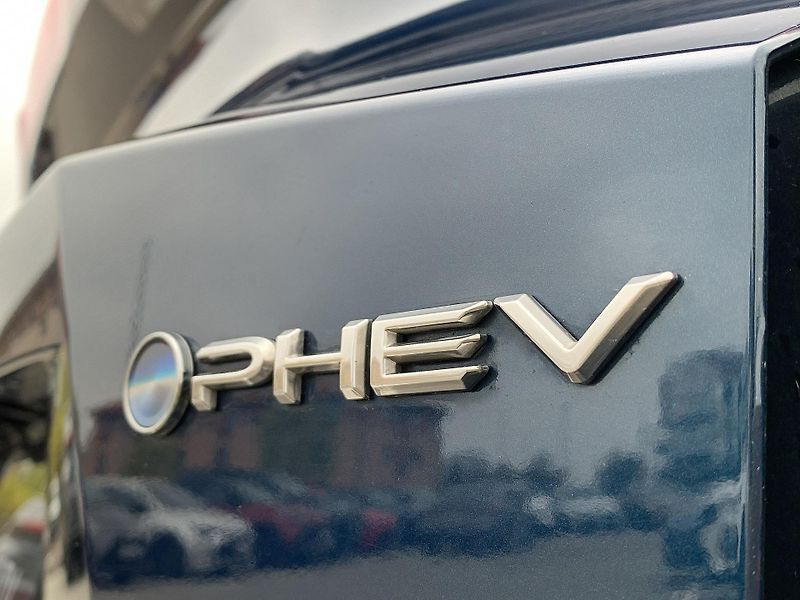 Toyota C-HR STYLE 2.0 PHEV 223k e-CVT - fotka 16 z 26