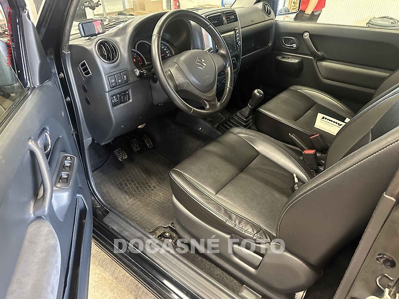 Suzuki Jimny (2016) 1.3i 4x4, AC, výhřev sed - fotka 3 z 3