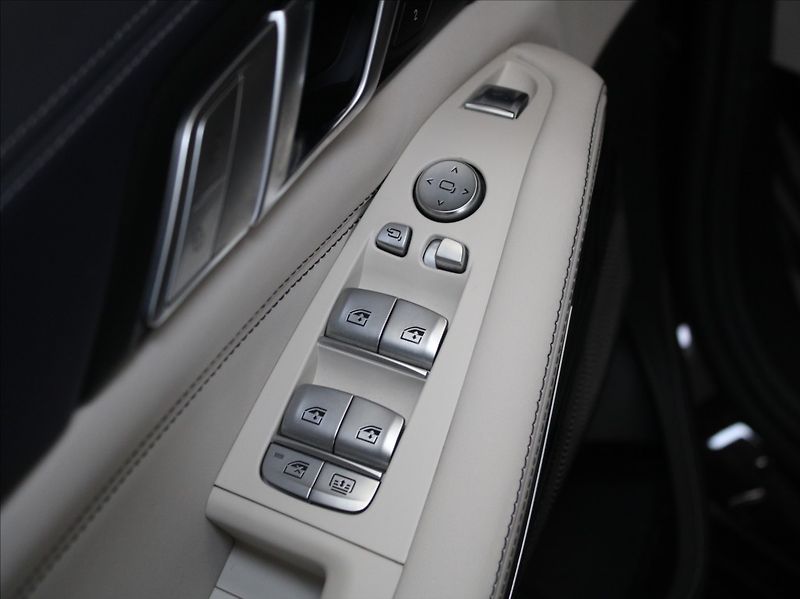 BMW X7 3,0 40xD M-paket B&W 6-míst ČR - fotka 28 z 51