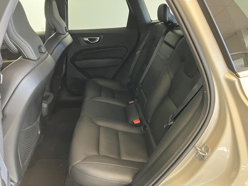 Volvo XC60 B4 AWD Inscription AT8, ČR - fotka 13 z 41