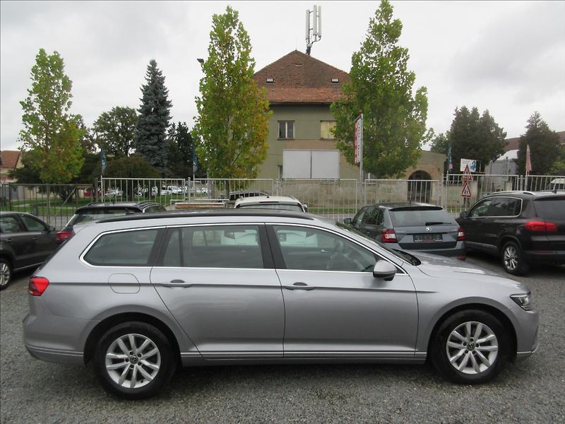 Volkswagen Passat 2,0 TDI DSG Led Business - fotka 4 z 18