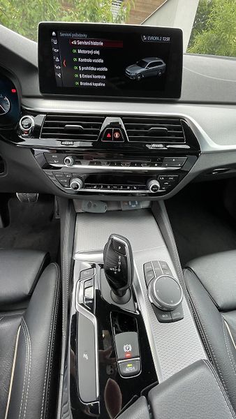 BMW Řada 5 (2017) BMW 540i Tour, noční, nez.tope - fotka 8 z 14