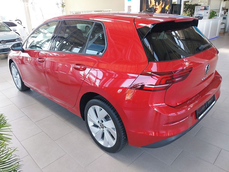 Volkswagen Golf (2026) People 1,5 TSI 7DSG mHEV - fotka 2 z 6