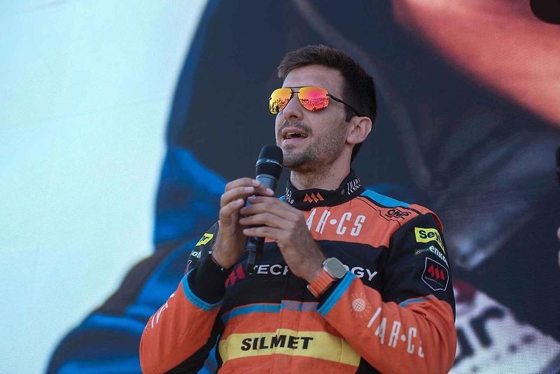 O víkendu se uskuteční jeden z vrcholů motoristické sezony na Autodromu Most. Pojedou se zde závody Czech Truck Prix a evropské série NASCAR. Ambasadorem podniku je vítěz letošní Dakar Rally Martin Macík. Foto: Se svolením Autodromu Most