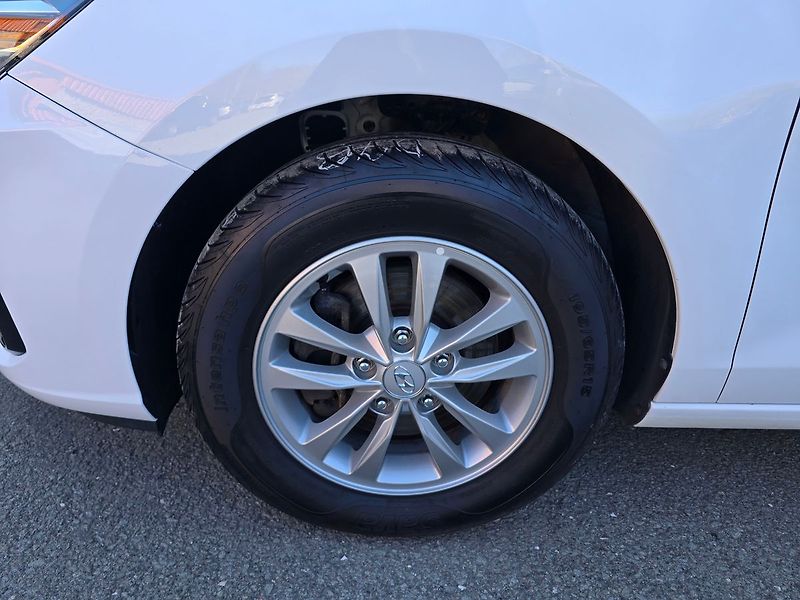 Hyundai i30 1.6CRDi COMFORT LED KAMERA NAV - fotka 7 z 35