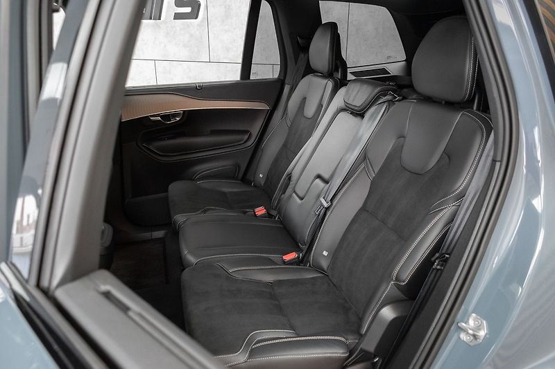Volvo XC90 B5 AWD R-DESIGN*POLESTAR CHIP* - fotka 15 z 46