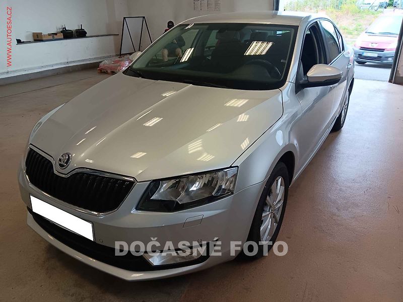 Škoda Octavia (2013) 1.6 TDi, ČR, servis.kniha - fotka 1 z 3