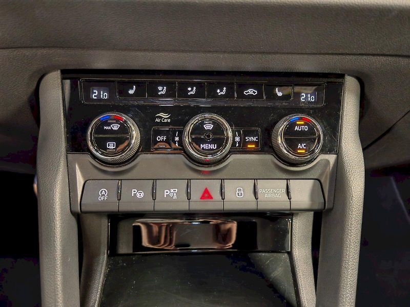 Škoda Karoq (2025) 1.5 TSI 110 kW Sportline - fotka 17 z 31