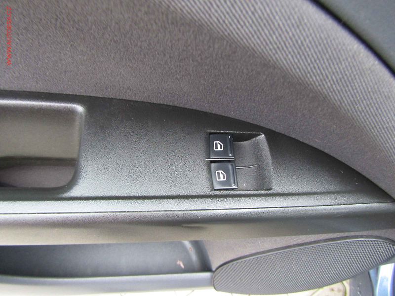 Seat Altea (2010) 1.4 TSi, 1.maj, AC, výhřev - fotka 11 z 17