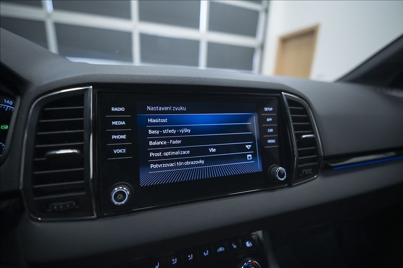Škoda Karoq 2,0 TDI DSG 4x4 SPORTLINE ČR - fotka 33 z 41