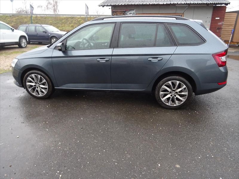 Škoda Fabia 1,0 TSi 70 kW Automat - fotka 6 z 31
