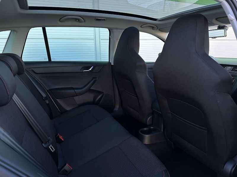 Škoda Rapid 1.4TSi DSG Spaceback USB Bi-Xe - fotka 29 z 32