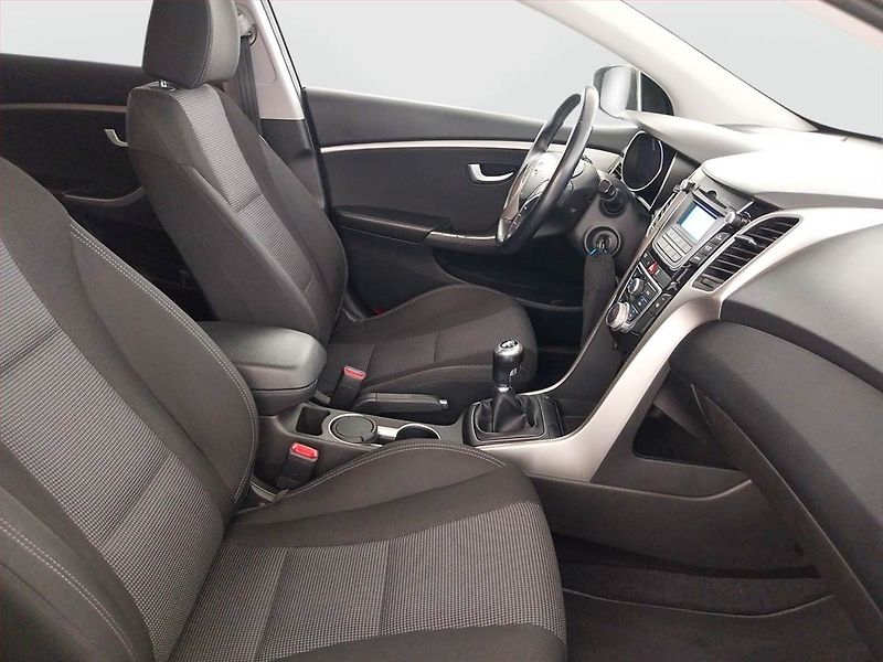 Hyundai i30 (2015) 1.6 MPI, ČR,1.maj, Serv.kniha - fotka 9 z 20
