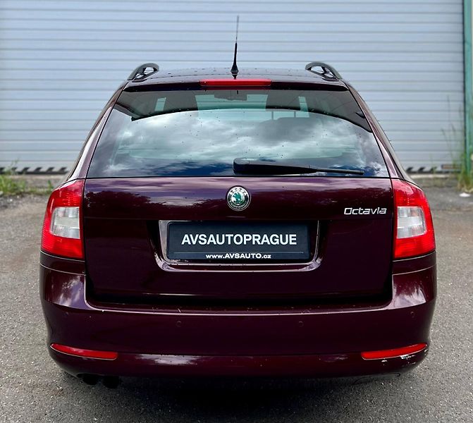 Škoda Octavia (2010) Elegance 2010 ZACHOVALÁ - fotka 5 z 26