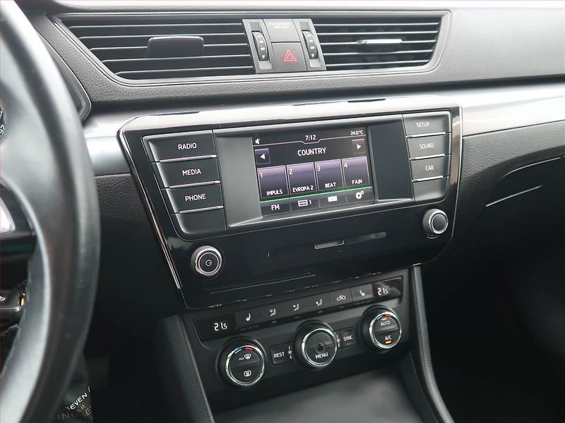 Škoda Superb (2017) 1.4 TSI, Tempomat - fotka 12 z 19