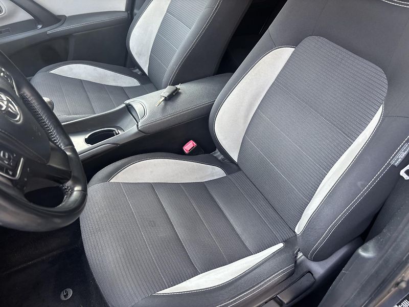 Toyota Avensis (2015) 1.8VVTi, 108kW, REZERVACE - fotka 10 z 17