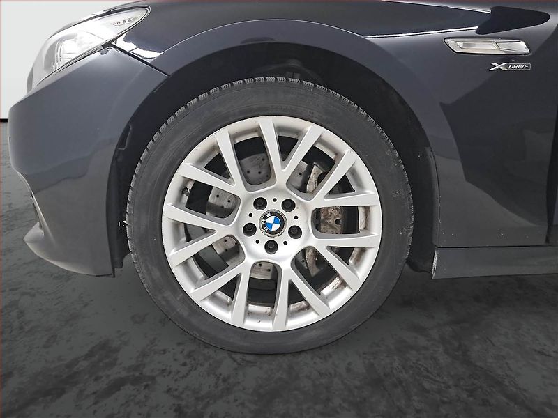 BMW Řada 5 (2012) 530d xDrive GT, 4X4, Automat - fotka 15 z 24