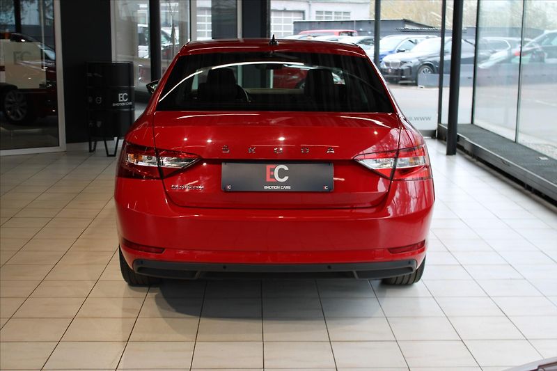 Škoda Superb 2.0 TDi DSG Style - fotka 5 z 28