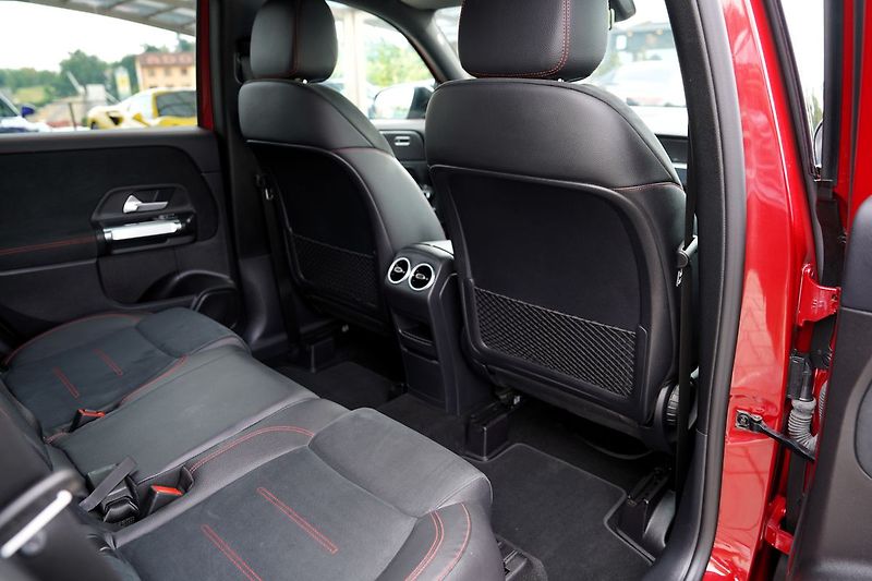 Mercedes-Benz GLB 200d 4Matic/AMG/AT/150 PS/Led - fotka 32 z 41