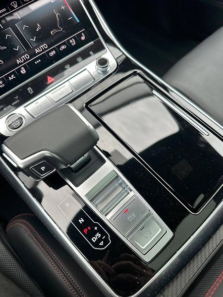 Audi Q7 (2024) S-LINE QUATTRO V ZÁRUCE 360 - fotka 22 z 39