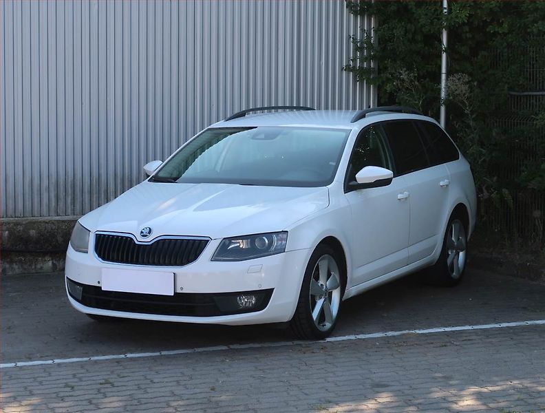 Škoda Octavia (2013) 2.0 TDI, Tempomat - fotka 2 z 20