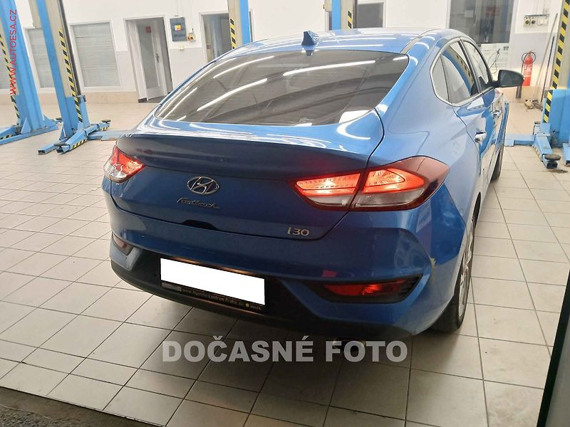 Hyundai i30 (2018) 1.4 GDi Fastback, 1.maj,ČR - fotka 2 z 3