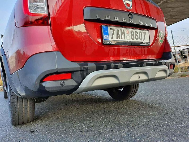 Výhodně koupíte třeba Dacii Duster, která na podzim plošně zlevnila o 15 tisíc korun.
