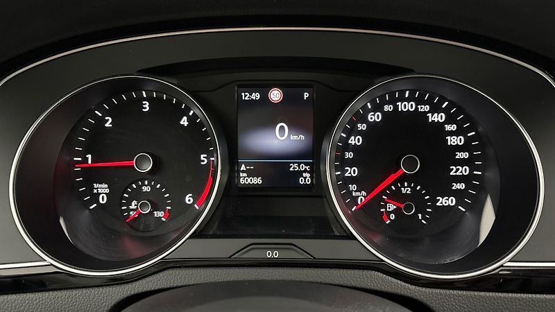 Volkswagen Passat 2.0 TDI DSG Elegance Variant - fotka 10 z 27