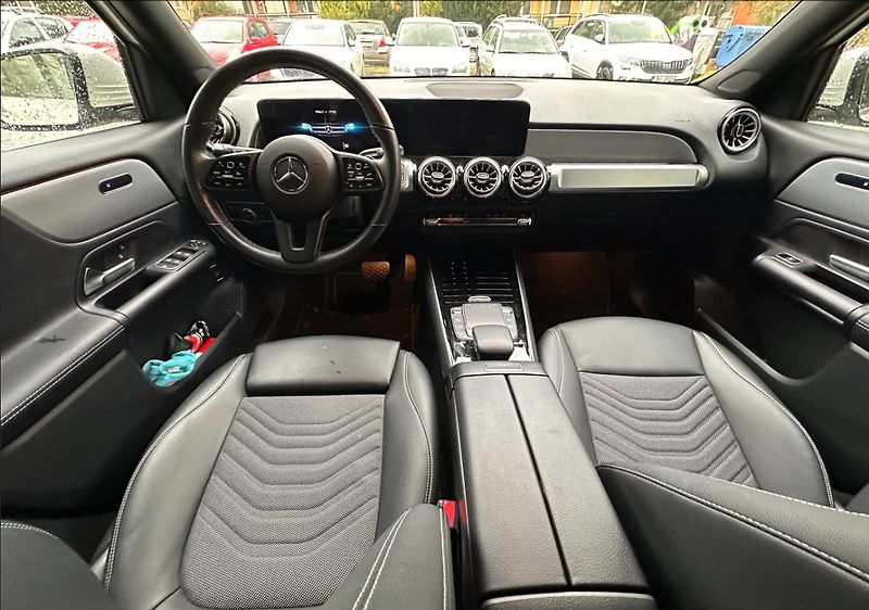 Mercedes-Benz GLB (2023) - fotka 10 z 15
