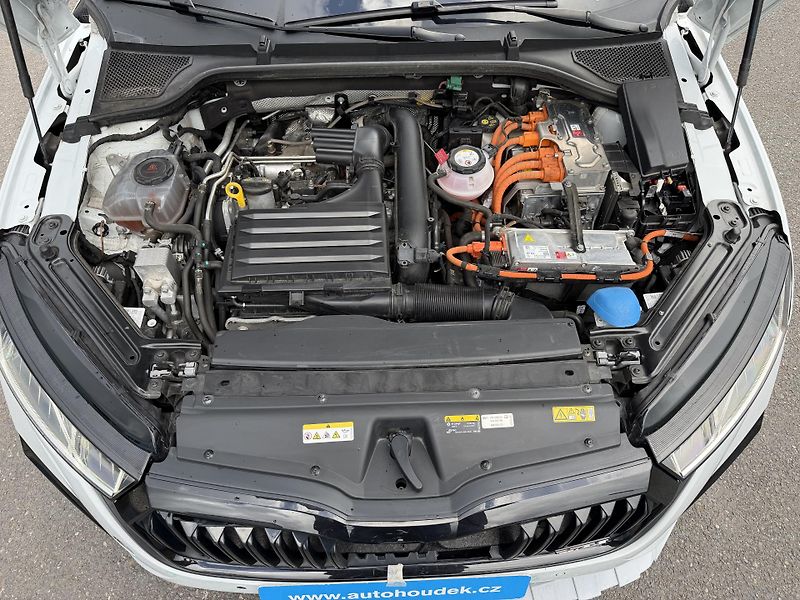 Škoda Octavia Kombi RS HYBRID 180kW aut.  - fotka 9 z 23