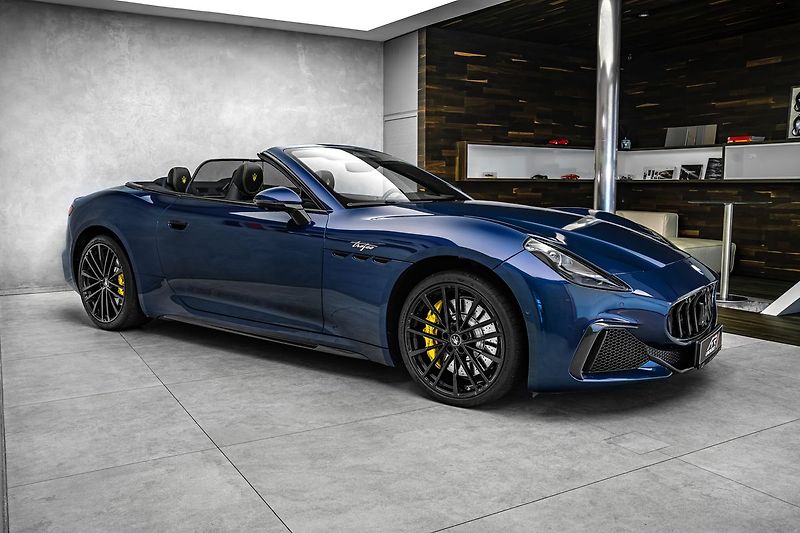 Maserati GranCabrio Trofeo - fotka 4 z 32