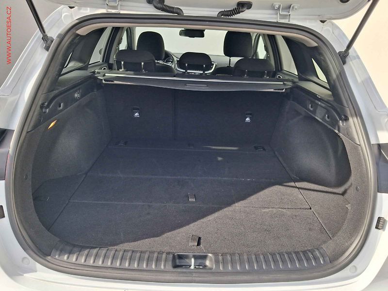 Kia Ceed (2022) 1.5 T-GDi SW, 2.maj,ČR, TOP - fotka 7 z 19