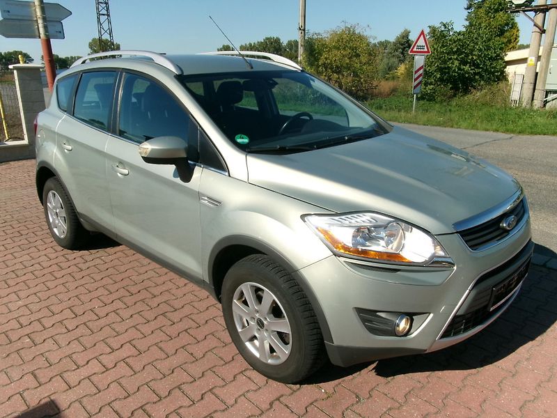 Ford Kuga 2,0TDCI AUTOKLIMA 4x4 TAŽNÉ - fotka 9 z 30