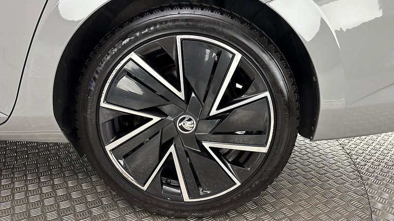 Škoda Superb 2.0 TDI DSG 4x4 Sportline - fotka 19 z 29