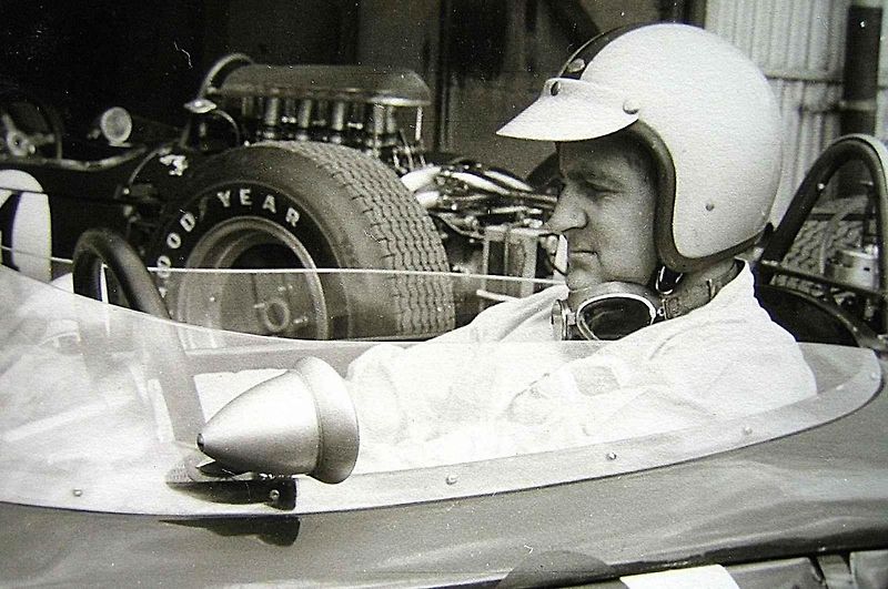 Lloyd Ruby byl velkým závodníkem, ale také pořádným smolařem. Nikdy se mu nepodařilo vyhrát prestižní závod Indy 500.