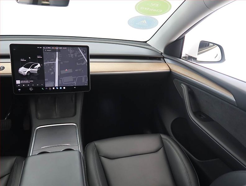 Tesla Model Y (2022) Long Range AWD 79kWh, SoH 91% - fotka 8 z 33