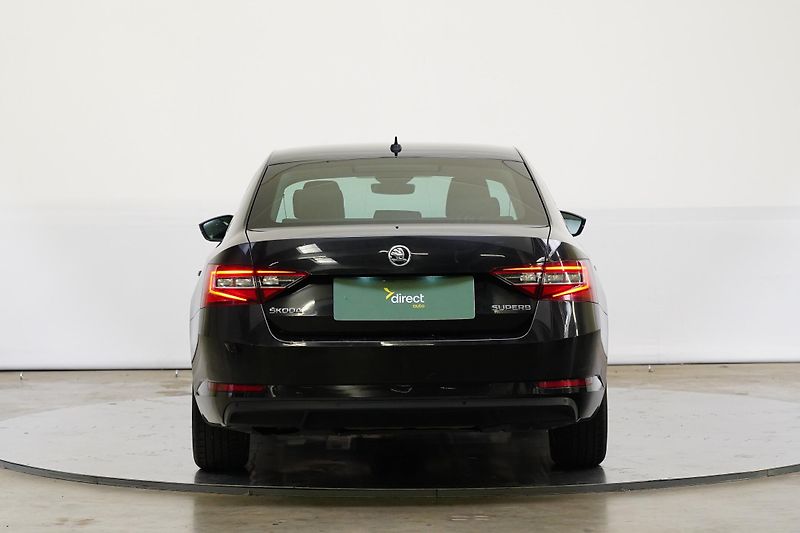 Škoda Superb - fotka 6 z 25
