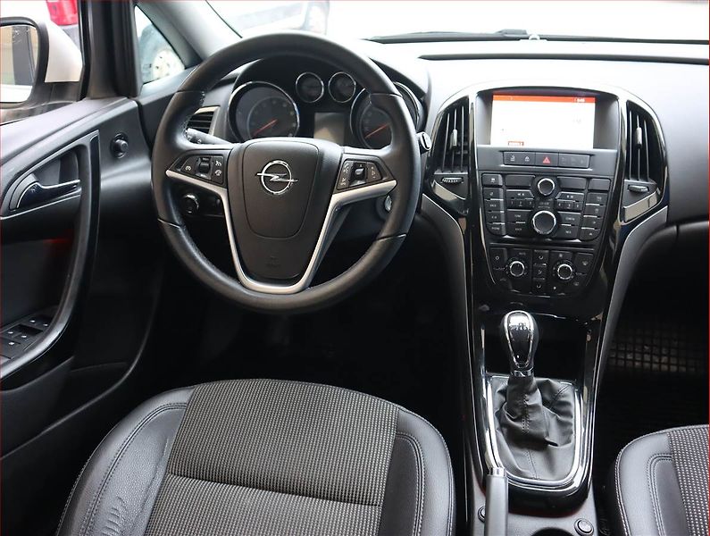 Opel Astra (2014) 1.4 T, Serv.kniha, Xenony - fotka 7 z 17