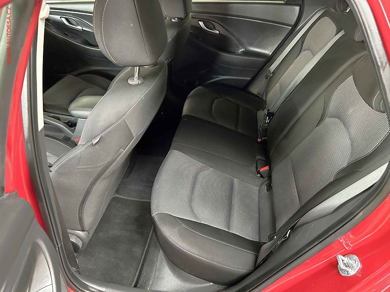 Hyundai i30 (2023) 1.5 DPi, ČR, AC, výhřev sed - fotka 10 z 15