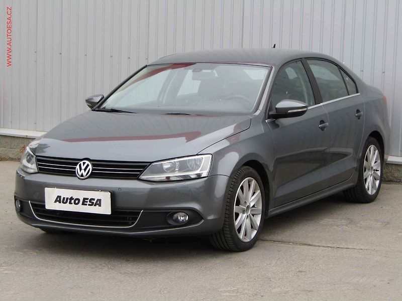Volkswagen Jetta (2011) 1.6 TDi, ČR, AC, tempo, park - fotka 3 z 19